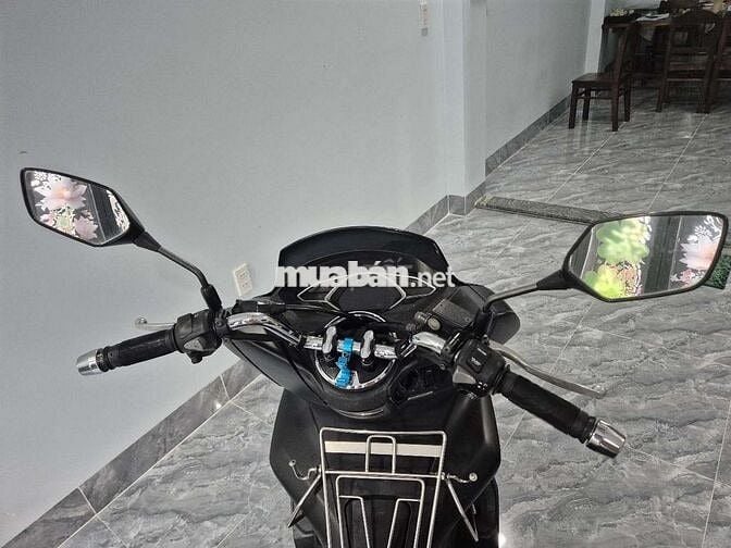 Cần bán xe PCX 150 -2018 đen nhám !49,5tr