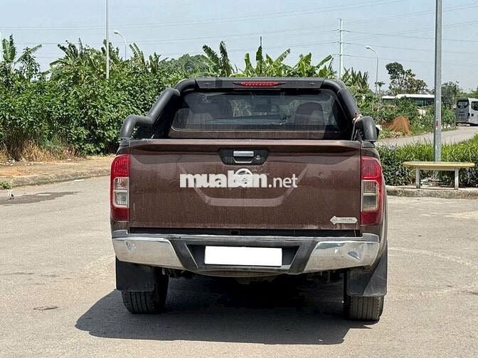 Bán xe Nissan Navara 2016 số tự động 1 cầu màu nâu