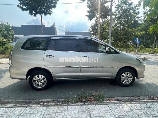 Toyota Innova 2010 G - 180 km