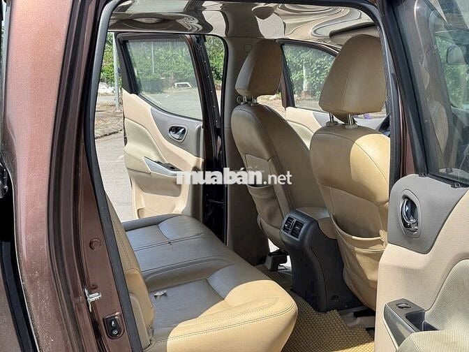 Bán xe Nissan Navara 2016 số tự động 1 cầu màu nâu