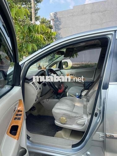 Toyota Innova 2010 G - 180 km