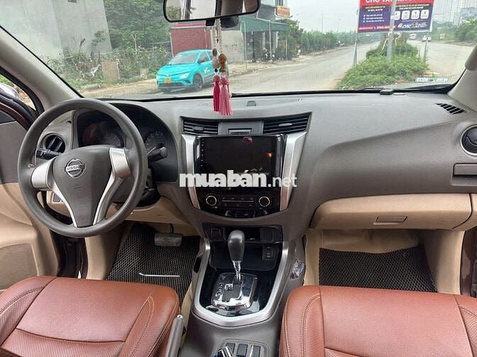 Bán xe Nissan Navara 2018 số tự động 1 cầu màu nâu