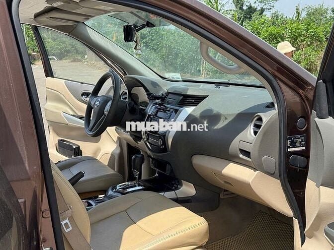 Bán xe Nissan Navara 2016 số tự động 1 cầu màu nâu