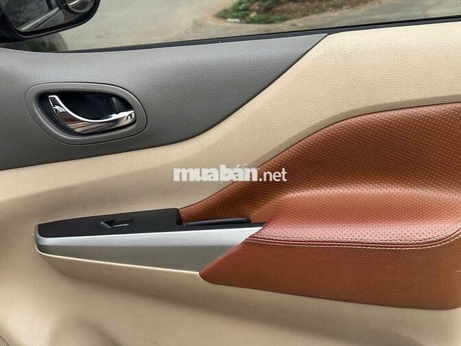 Bán xe Nissan Navara 2018 số tự động 1 cầu màu nâu