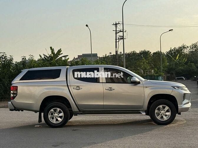 Bán Mitsubishi Triton GLX 2020 số sàn màu bạc