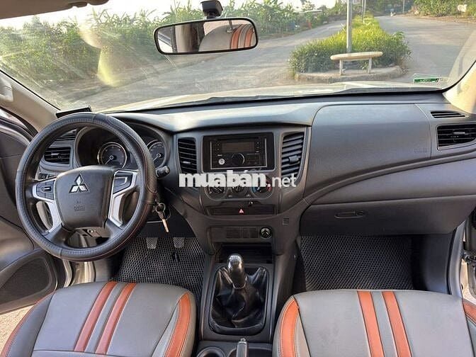 Bán Mitsubishi Triton GLX 2020 số sàn màu bạc
