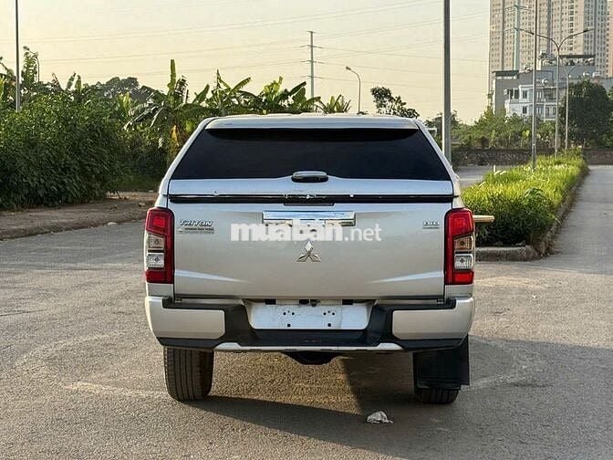 Bán Mitsubishi Triton GLX 2020 số sàn màu bạc