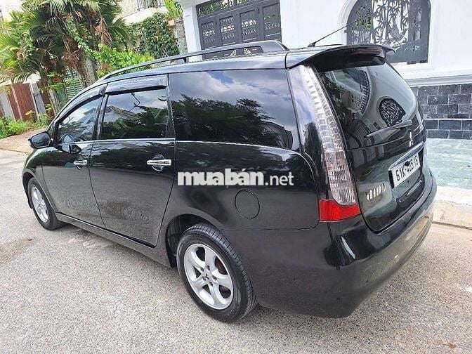 Mitsubishi Grandis 2005 2.4 AT - mau đen