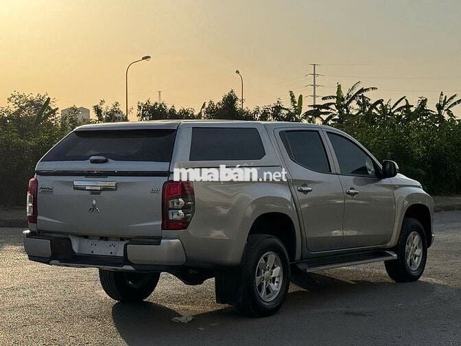 Bán Mitsubishi Triton GLX 2020 số sàn màu bạc