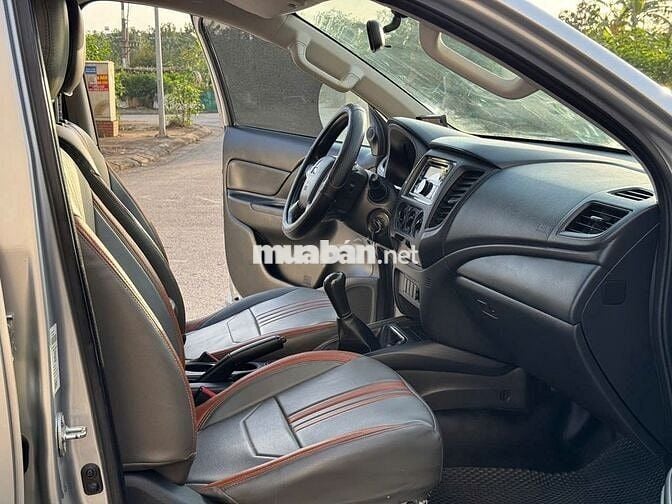 Bán Mitsubishi Triton GLX 2020 số sàn màu bạc