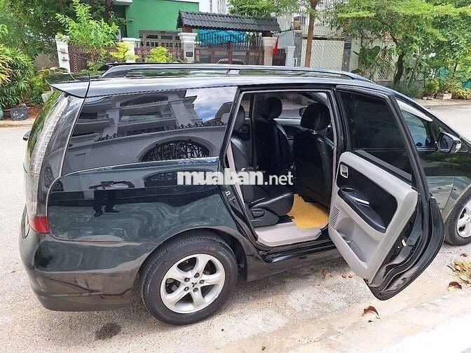 Mitsubishi Grandis 2005 2.4 AT - mau đen