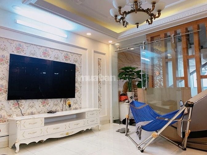 Bán Nhà Phạm Văn Đồng. Hẽm oto. ngang 5M  có phòng cho người Già. 