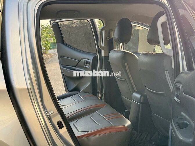 Bán Mitsubishi Triton GLX 2020 số sàn màu bạc