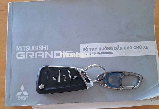 Mitsubishi Grandis 2005 2.4 AT - mau đen
