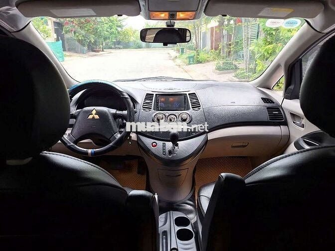 Mitsubishi Grandis 2005 2.4 AT - mau đen