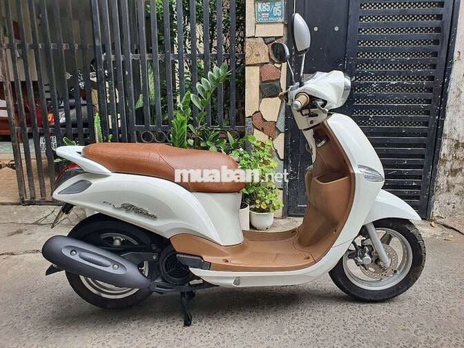 Xe noza màu trắng đẹp xuất sắt