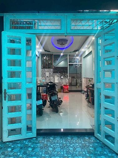 4x15m đúc  1 lầu  có 3pn  ,2wc  hẻm 3m  .cách đường  xe tải  20m