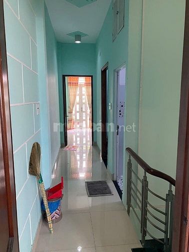 4x15m đúc  1 lầu  có 3pn  ,2wc  hẻm 3m  .cách đường  xe tải  20m