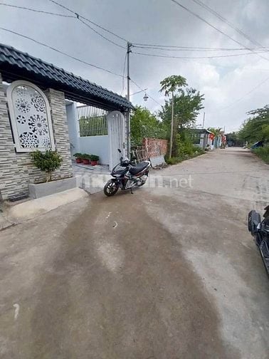 Vỡ nợ nên cần bán gấp nhà Đ. Trần Tử Bình, Củ Chi 113m2 SHR. Giá 650tr