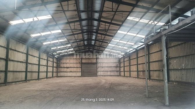 Cho thuê kho  mặt tiền 1300m  tại thới an. Q12. 
