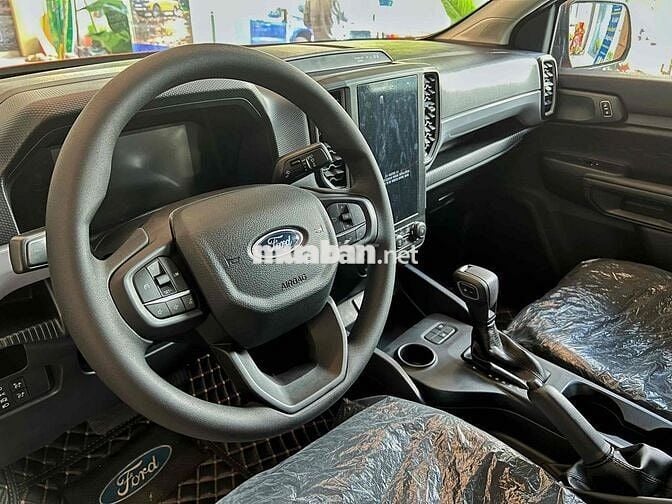 Ford Ranger 2025 nhận xe chỉ từ 180 triệu