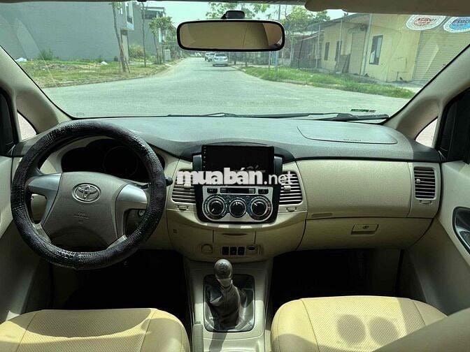 Toyota Innova 2016 - 100000 km