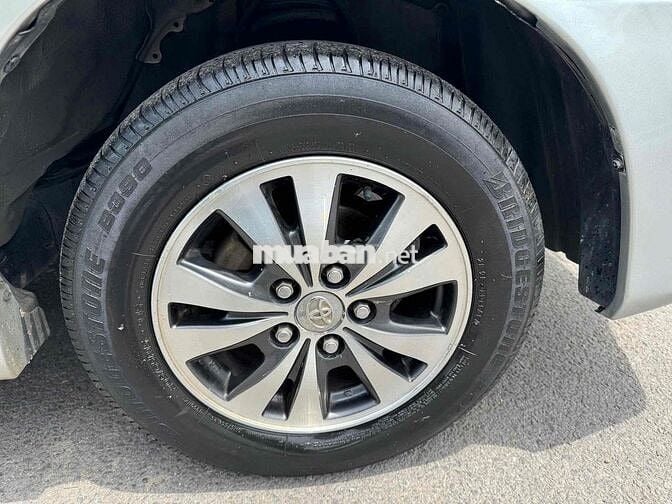 Toyota Innova 2016 - 100000 km