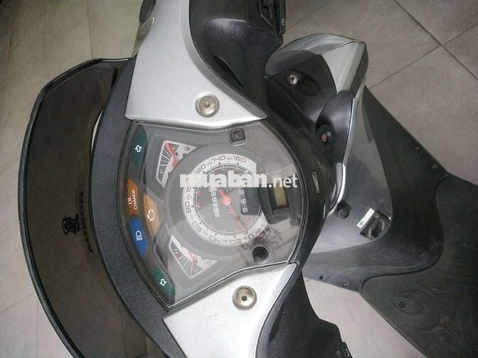Kẹt tiền cần bán gấp sh nhập ý 150cc,2 đk2010