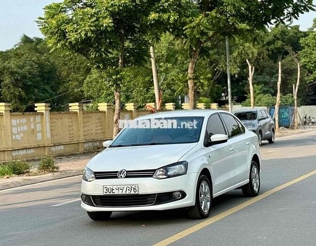Volkswagen Polo 2015 1.6 Sedan - 138000 km