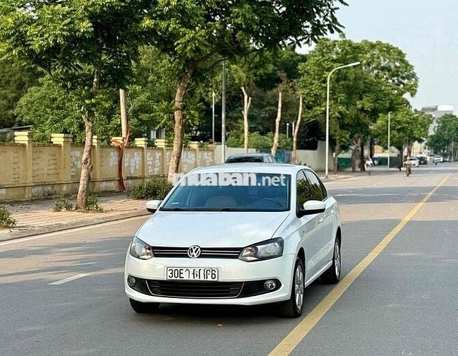 Volkswagen Polo 2015 1.6 Sedan - 138000 km