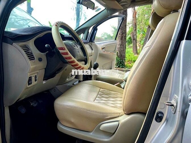 xe Toyota Innova 2011 G - Ghi bạc đẹp