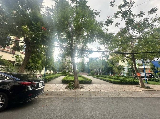 Bán nhà hẻm 239 Tân Quý, quận Tân Phú dt 10x24m giá 22,5 tỷ