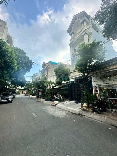 Bán nhà hẻm 239 Tân Quý, quận Tân Phú dt 10x24m giá 22,5 tỷ