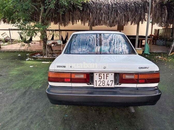 Toyota Camry 1987 2.0 MT - 999999 km