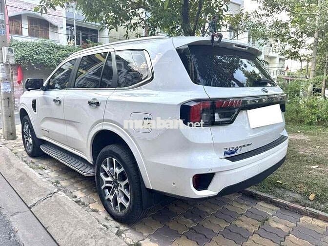Ford Everest Titanium 2022 2.0L AT 4x4 - 28.000 km