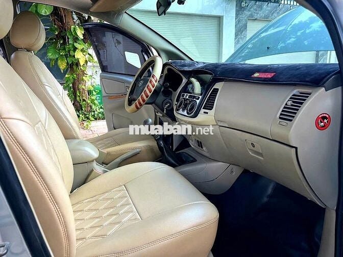 xe Toyota Innova 2011 G - Ghi bạc đẹp