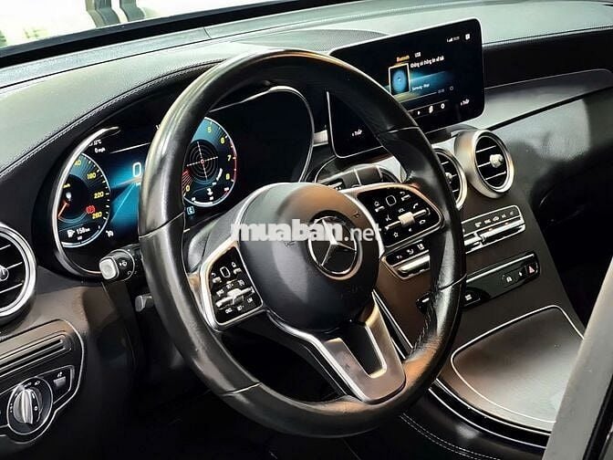 Mercedes Benz GLC300 4MATIC  2021 - 53000 km