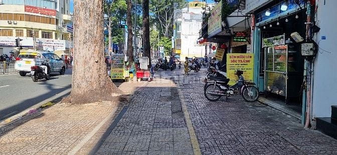 MT Trần Hưng Đạo Q5 /DT:4.1mX25m(103m2)GIÁ:39tỉ
