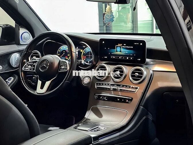 Mercedes Benz GLC300 4MATIC  2021 - 53000 km