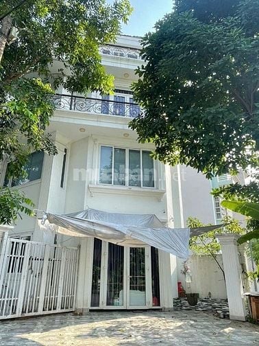 Cần bán căn nhà phố gắn 2 mặt tiền KDC 13C Greenlife mặt tiền NVLinh 