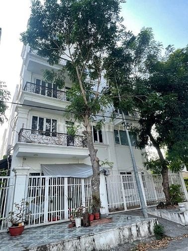 Cần bán căn nhà phố gắn 2 mặt tiền KDC 13C Greenlife mặt tiền NVLinh 