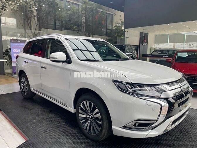 Mitsubishi Outlander 2025 2.0 CVT giá xả kho