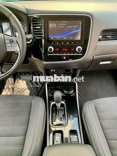 Mitsubishi Outlander 2025 2.0 CVT giá xả kho