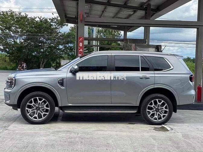 Ford Everest ưu đãi giảm giá sở hữu chỉ từ 250tr