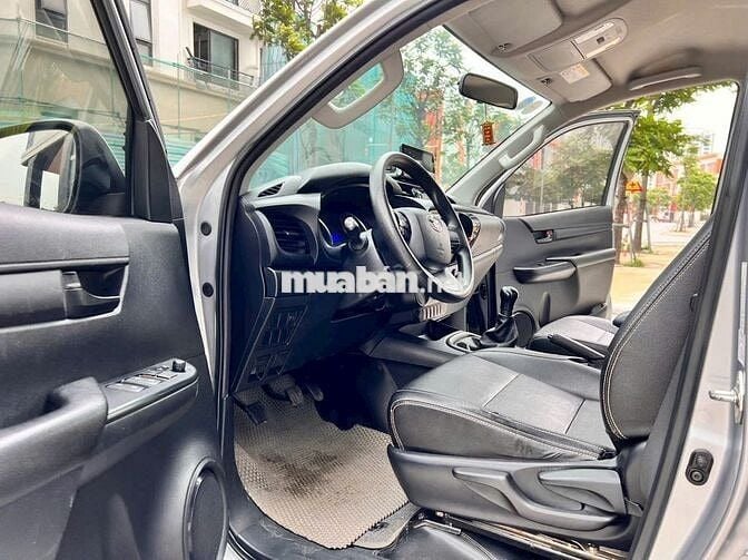 Toyota Hilux 2016 2.5E 4x2 MT - 90000 km