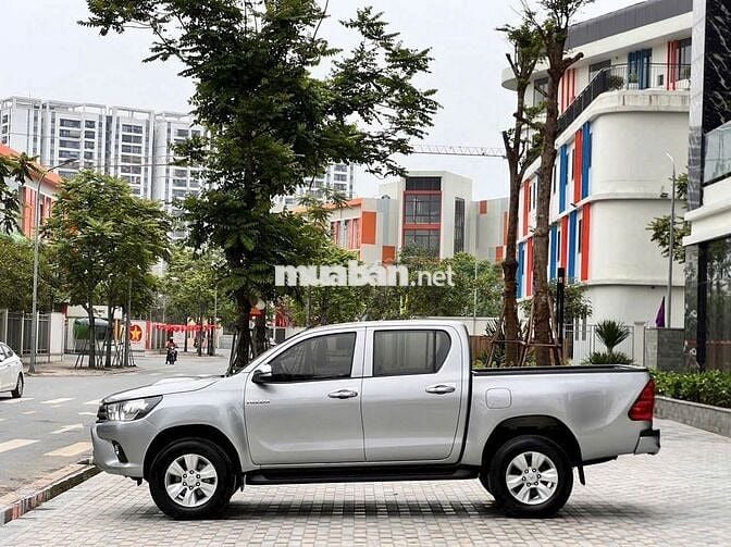 Toyota Hilux 2016 2.5E 4x2 MT - 90000 km