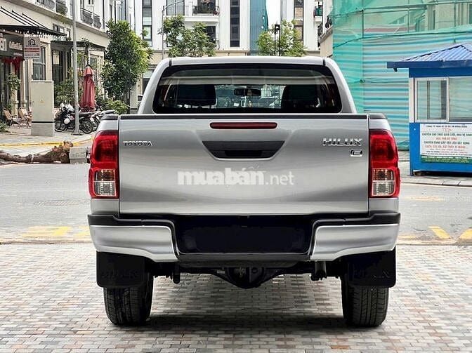 Toyota Hilux 2016 2.5E 4x2 MT - 90000 km