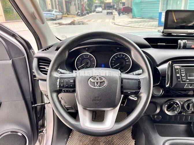 Toyota Hilux 2016 2.5E 4x2 MT - 90000 km