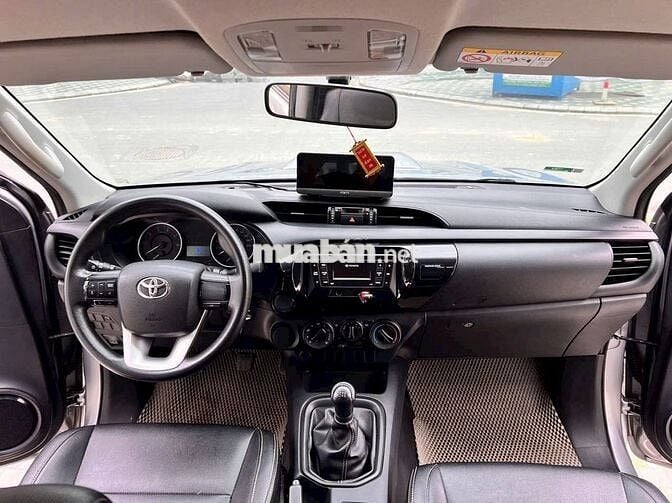 Toyota Hilux 2016 2.5E 4x2 MT - 90000 km