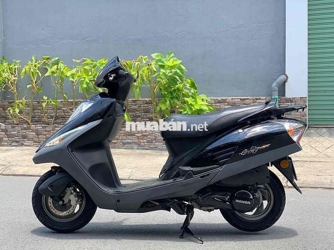 Xe honda achay nhập 2005 màu đen bõng mới 95 %